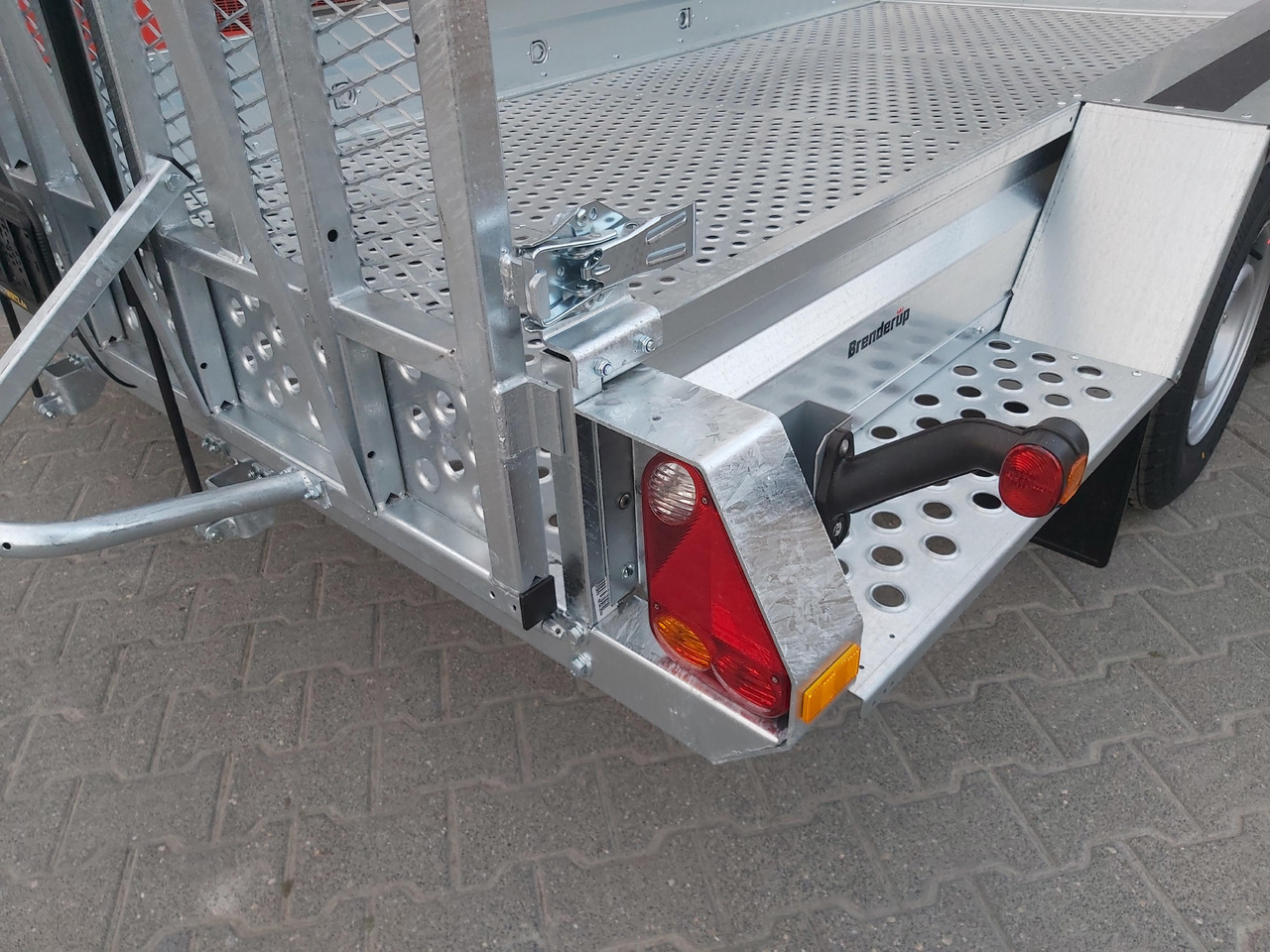 Brenderup MT 3651 MT3600 STB3500s 360x179x27cm Auffahrklappe Lochboden Stahl Reserverad 3500kg - Remolque porta maquinaria: foto 5 Brenderup MT 3651 MT3600 STB3500s 360x179x27cm Auffahrklappe Lochboden Stahl Reserverad 3500kg - Remolque porta maquinaria: foto 5