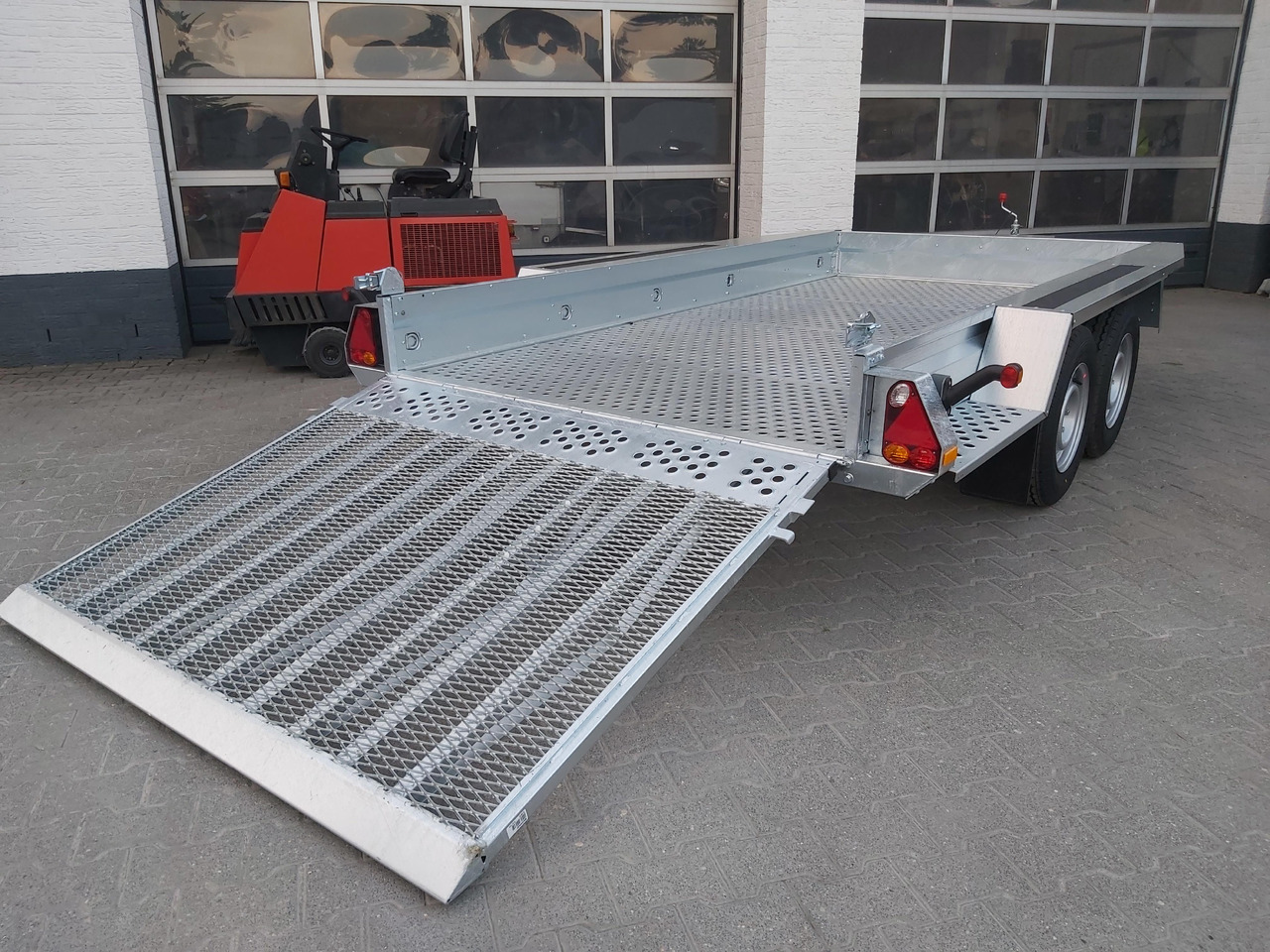 Brenderup MT 3651 MT3600 STB3500s 360x179x27cm Auffahrklappe Lochboden Stahl Reserverad 3500kg - Remolque porta maquinaria: foto 1 Brenderup MT 3651 MT3600 STB3500s 360x179x27cm Auffahrklappe Lochboden Stahl Reserverad 3500kg - Remolque porta maquinaria: foto 1