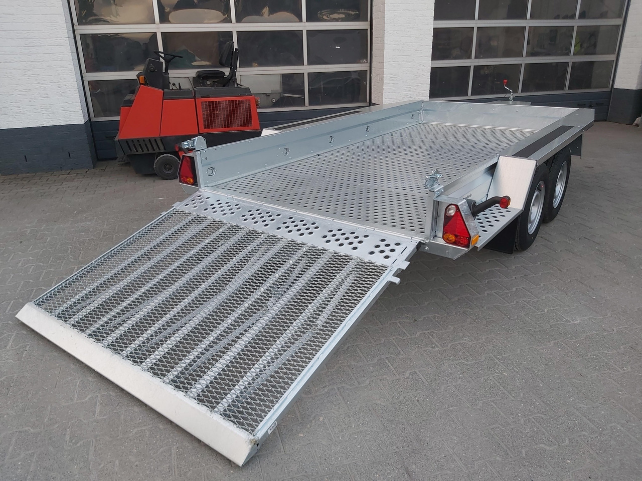 Brenderup MT 3651 MT3600 STB3500s 360x179x27cm Auffahrklappe Lochboden Stahl Reserverad 3500kg - Remolque porta maquinaria: foto 3 Brenderup MT 3651 MT3600 STB3500s 360x179x27cm Auffahrklappe Lochboden Stahl Reserverad 3500kg - Remolque porta maquinaria: foto 3