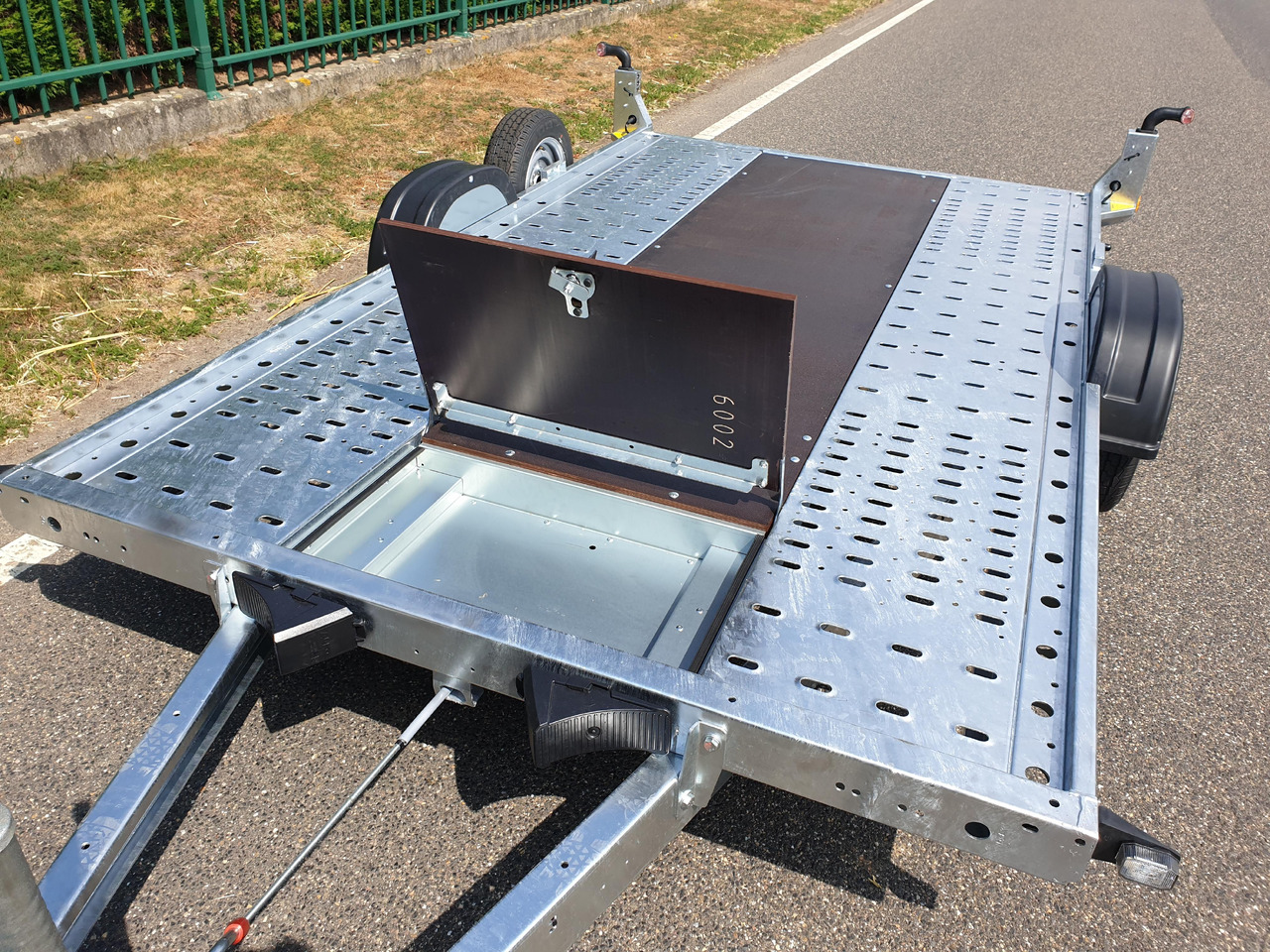 Brian James A2 Transporter 320x180cm ausziehbare Rampen 190cm Stützen greyline 1500kg Abverkauf - Remolque porta maquinaria: foto 5 Brian James A2 Transporter 320x180cm ausziehbare Rampen 190cm Stützen greyline 1500kg Abverkauf - Remolque porta maquinaria: foto 5