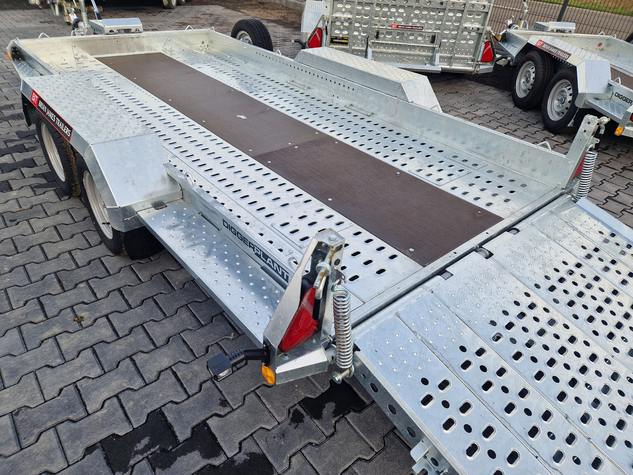 Brian James Digger Plant 543-3717-35-2 370x170x15cm Auffahrklappe Reserverad Schaufelablage 3500kg - Remolque porta maquinaria: foto 2 Brian James Digger Plant 543-3717-35-2 370x170x15cm Auffahrklappe Reserverad Schaufelablage 3500kg - Remolque porta maquinaria: foto 2