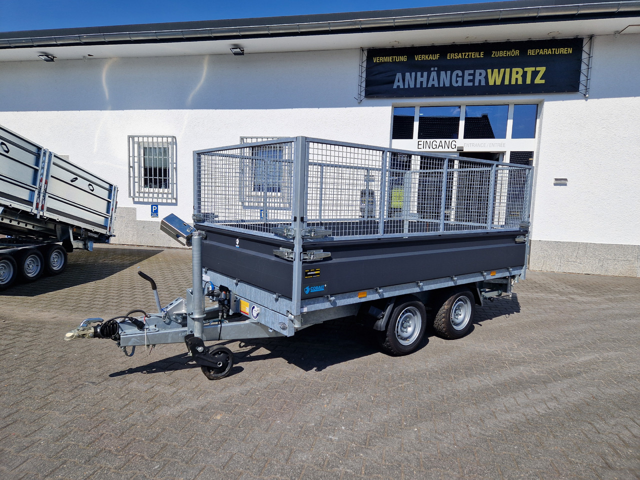 COBALT+ 335x180x40cm black +40cm hohe Aluwände Rampen Stützen Laubgitter 70cm Parabel 3500kg - Remolque volquete: foto 4 COBALT+ 335x180x40cm black +40cm hohe Aluwände Rampen Stützen Laubgitter 70cm Parabel 3500kg - Remolque volquete: foto 4