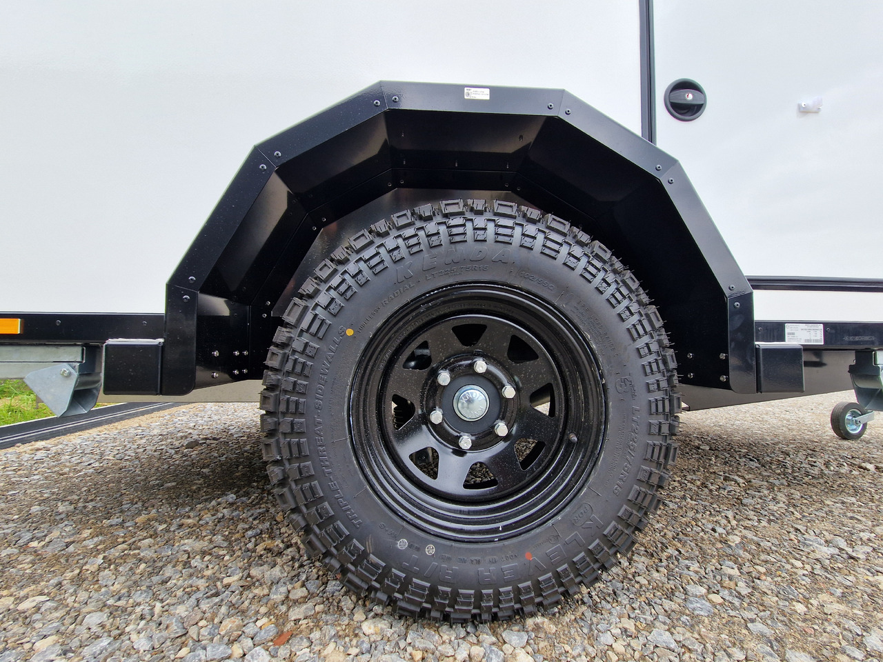 Caravana Cargo Base Camp offroad M 290x148x128cm Solar Akku 12 Volt Reeling 1350kg 100km/H: foto 9