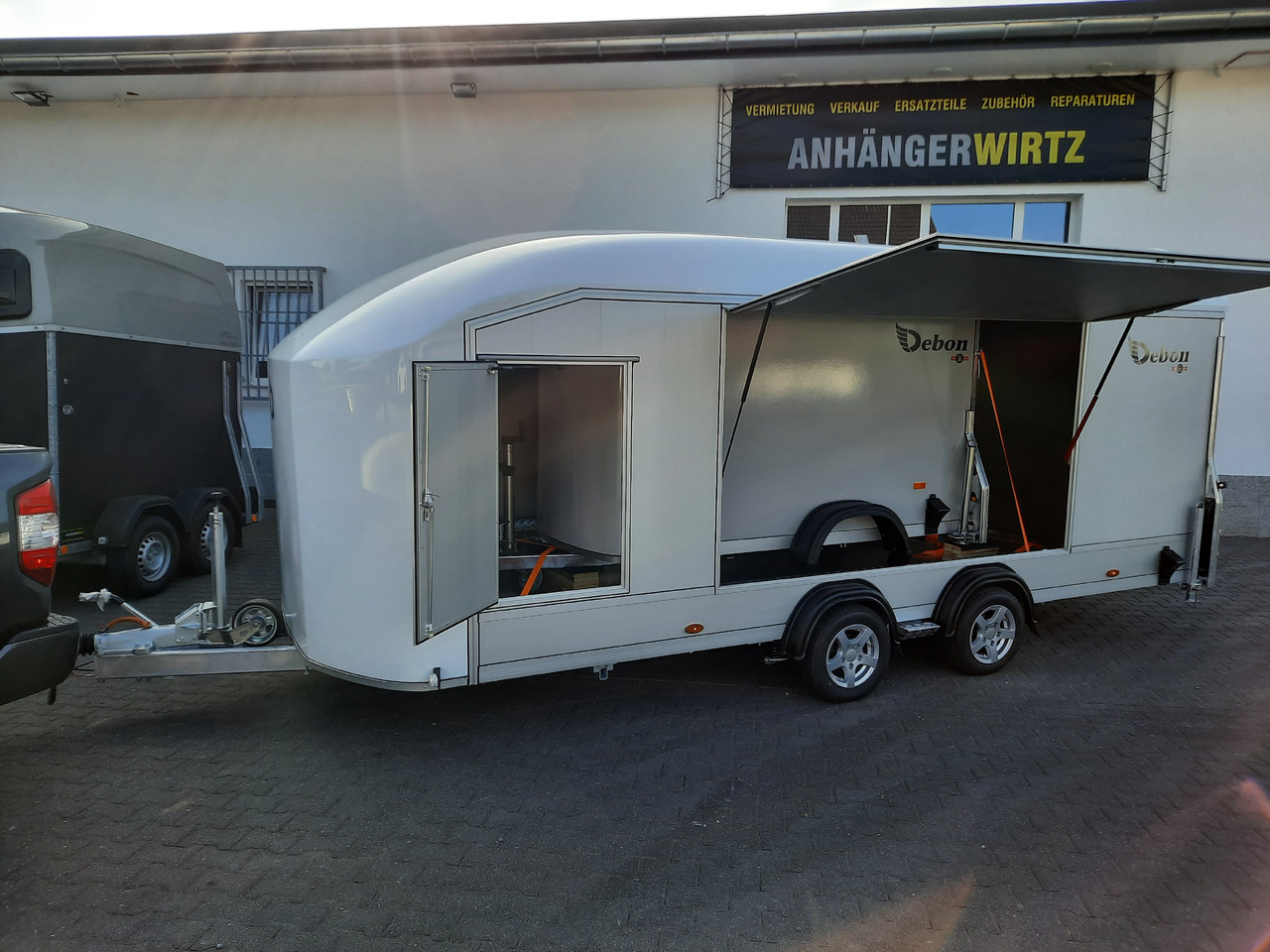 Cargo Roadster 2000 550x220x204cm Poly white Car Edition 3500kg Pullman Vollausstattung - Remolque para moto: foto 1 Cargo Roadster 2000 550x220x204cm Poly white Car Edition 3500kg Pullman Vollausstattung - Remolque para moto: foto 1