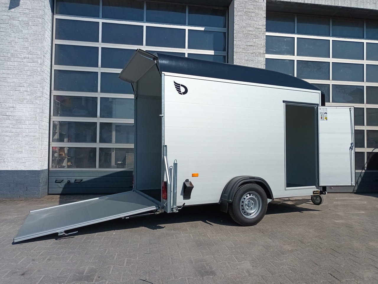 Cargo Roadster 300 300x150x184cm Alu Poly black Seitentür Pullman 100km/H 1300kg - Remolque de coche: foto 1 Cargo Roadster 300 300x150x184cm Alu Poly black Seitentür Pullman 100km/H 1300kg - Remolque de coche: foto 1