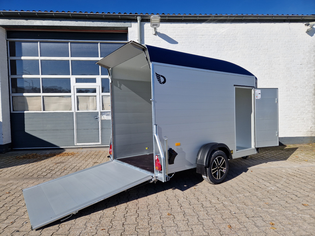 Cargo Roadster 300 300x150x184cm Alu Poly royal blau Alufelgen darkline Pullman 1300kg 100km/H - Remolque caja cerrada: foto 4 Cargo Roadster 300 300x150x184cm Alu Poly royal blau Alufelgen darkline Pullman 1300kg 100km/H - Remolque caja cerrada: foto 4