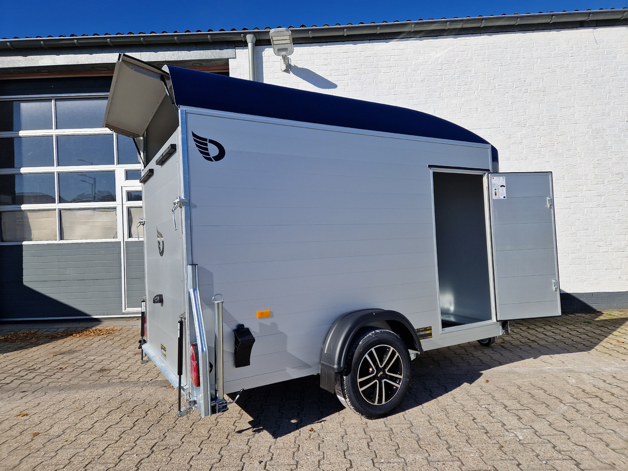 Cargo Roadster 300 300x150x184cm Alu Poly royal blau Alufelgen darkline Pullman 1300kg 100km/H - Remolque caja cerrada: foto 5 Cargo Roadster 300 300x150x184cm Alu Poly royal blau Alufelgen darkline Pullman 1300kg 100km/H - Remolque caja cerrada: foto 5