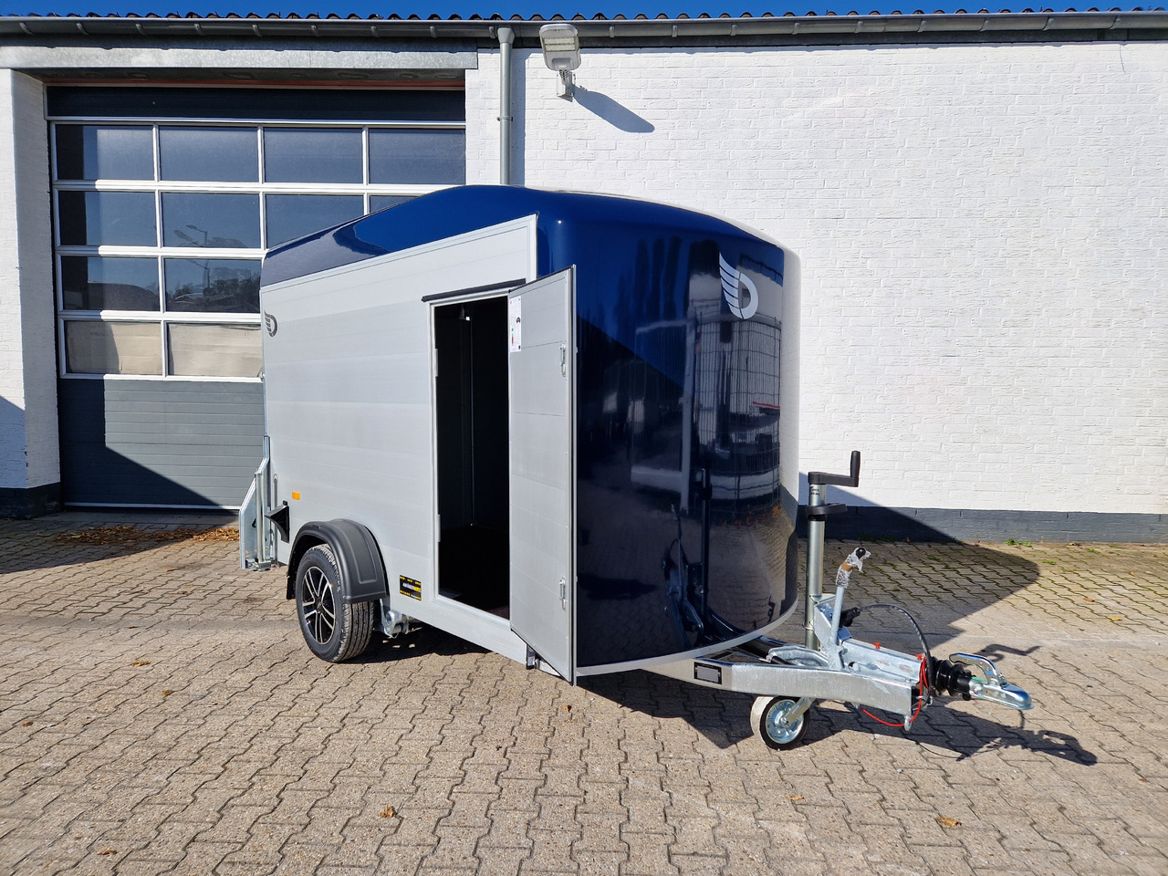 Cargo Roadster 300 300x150x184cm Alu Poly royal blau Alufelgen darkline Pullman 1300kg 100km/H - Remolque caja cerrada: foto 1 Cargo Roadster 300 300x150x184cm Alu Poly royal blau Alufelgen darkline Pullman 1300kg 100km/H - Remolque caja cerrada: foto 1