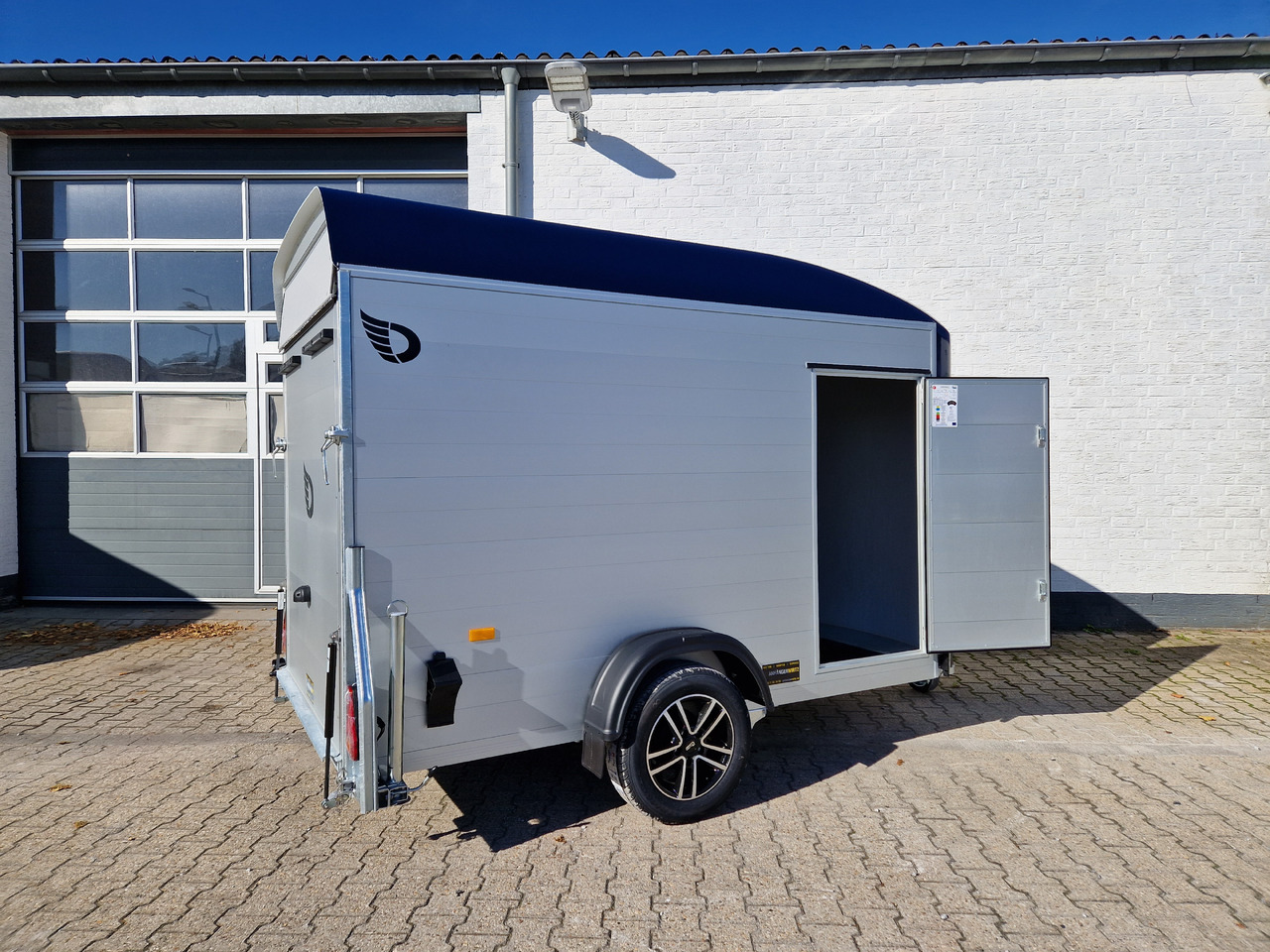 Cargo Roadster 300 300x150x184cm Alu Poly royal blau Alufelgen darkline Pullman 1300kg 100km/H - Remolque caja cerrada: foto 3 Cargo Roadster 300 300x150x184cm Alu Poly royal blau Alufelgen darkline Pullman 1300kg 100km/H - Remolque caja cerrada: foto 3
