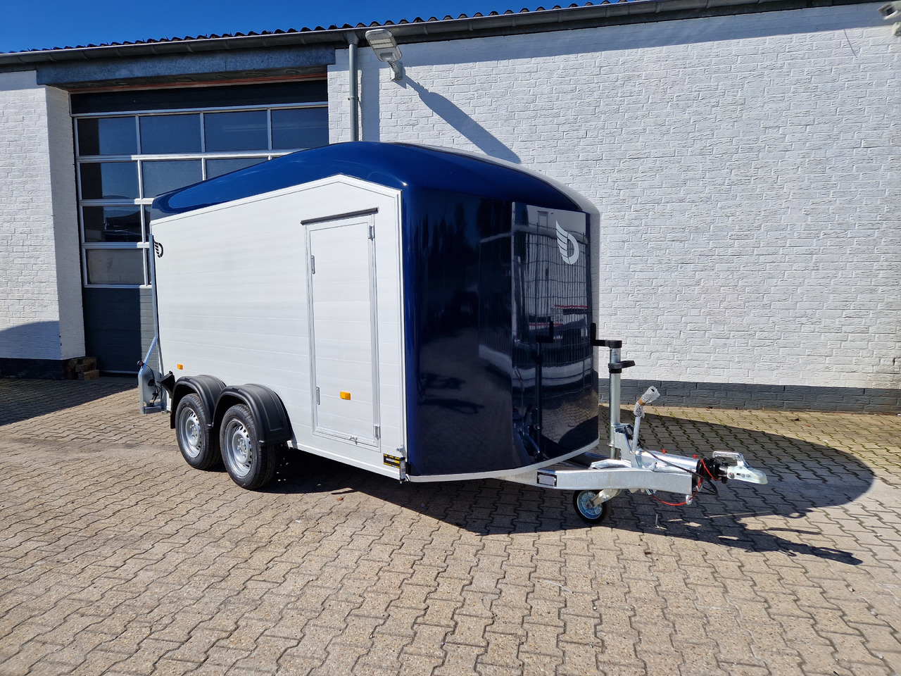 Cargo Roadster 700 plus 375x180x200cm Alu Poly kingblue Seitentür Pullman 2600kg 100km/H Aktion - Remolque caja cerrada: foto 1 Cargo Roadster 700 plus 375x180x200cm Alu Poly kingblue Seitentür Pullman 2600kg 100km/H Aktion - Remolque caja cerrada: foto 1