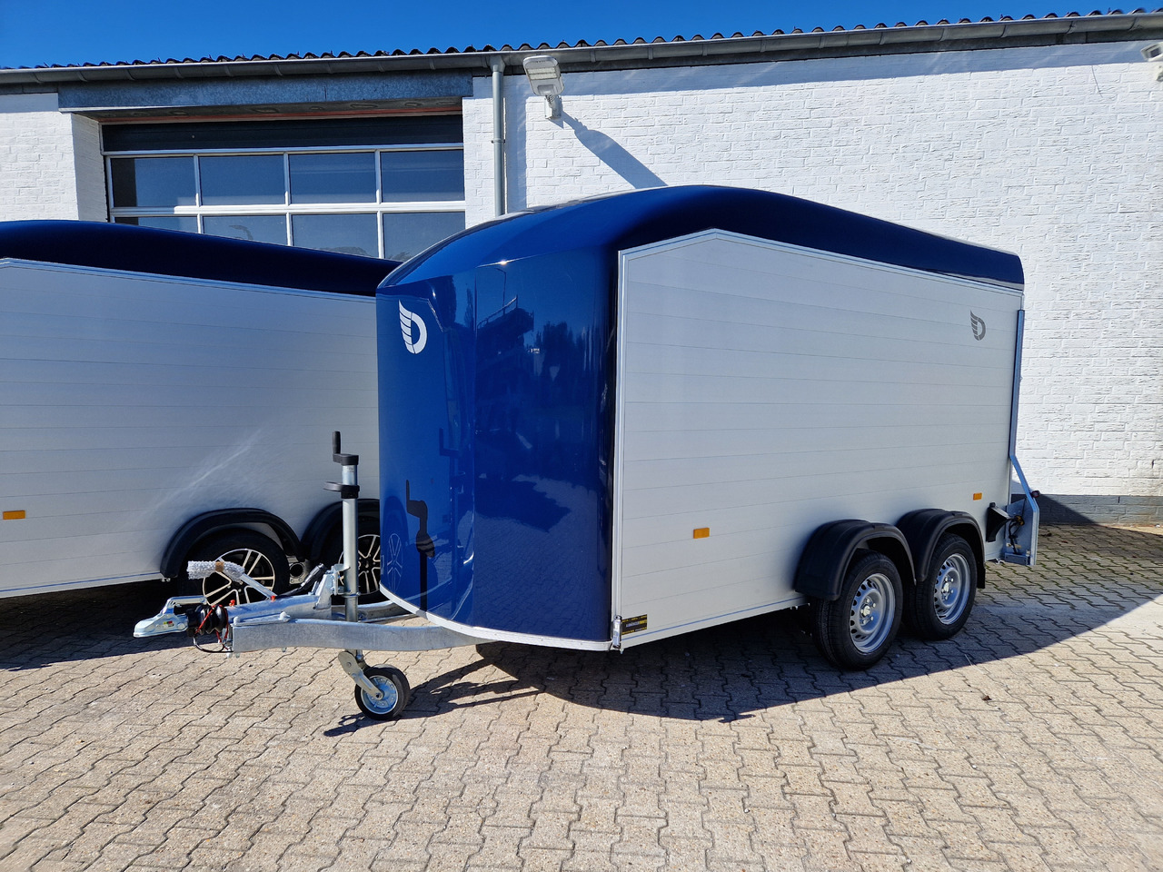 Cargo Roadster 700 plus 375x180x200cm Alu Poly kingblue Seitentür Pullman 2600kg 100km/H Aktion - Remolque caja cerrada: foto 2 Cargo Roadster 700 plus 375x180x200cm Alu Poly kingblue Seitentür Pullman 2600kg 100km/H Aktion - Remolque caja cerrada: foto 2