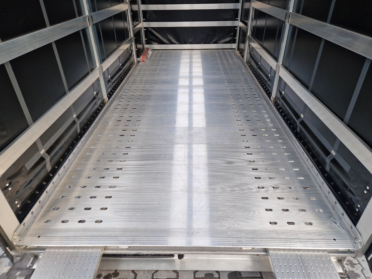 Remolque portavehículos Cartrailer Mototent Silverstone Light Alu 520x210x200cm blackline Tridem 10" (XXL) 3500kg: foto 8