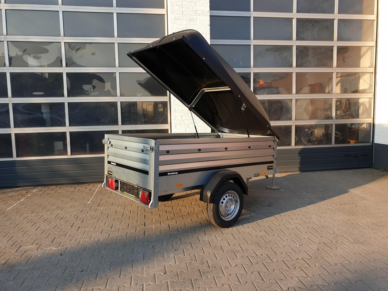 Deckelanhänger Brenderup 1205 SXLUB 750 203x116x55cm mit ABS Deckel schwarz 750kg online Aktion - Remolque de coche: foto 2 Deckelanhänger Brenderup 1205 SXLUB 750 203x116x55cm mit ABS Deckel schwarz 750kg online Aktion - Remolque de coche: foto 2