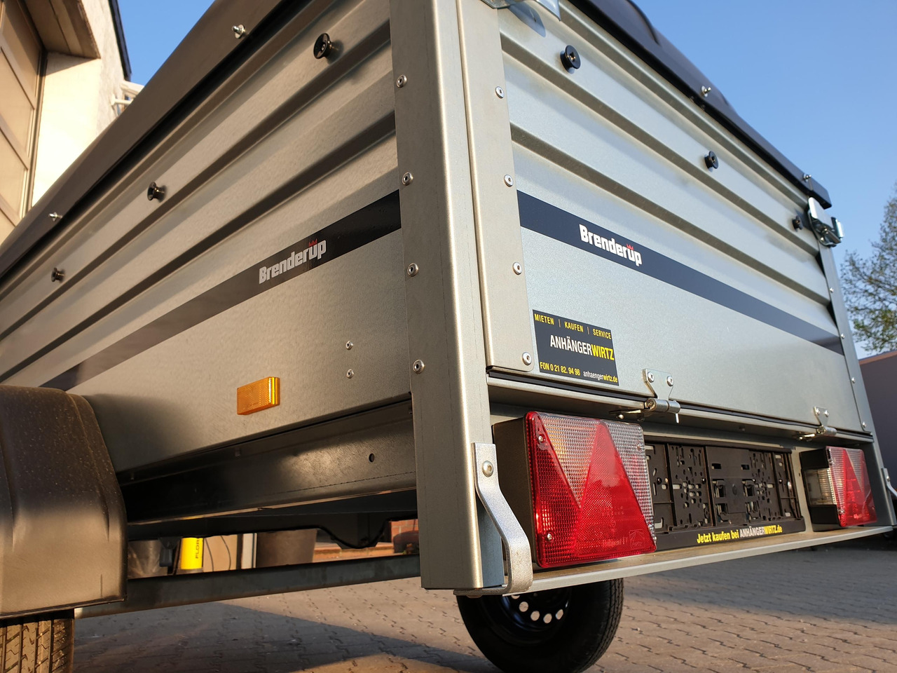 Deckelanhänger Brenderup 1205 SXLUB 750 203x116x55cm mit ABS Deckel schwarz 750kg online Aktion - Remolque de coche: foto 5 Deckelanhänger Brenderup 1205 SXLUB 750 203x116x55cm mit ABS Deckel schwarz 750kg online Aktion - Remolque de coche: foto 5