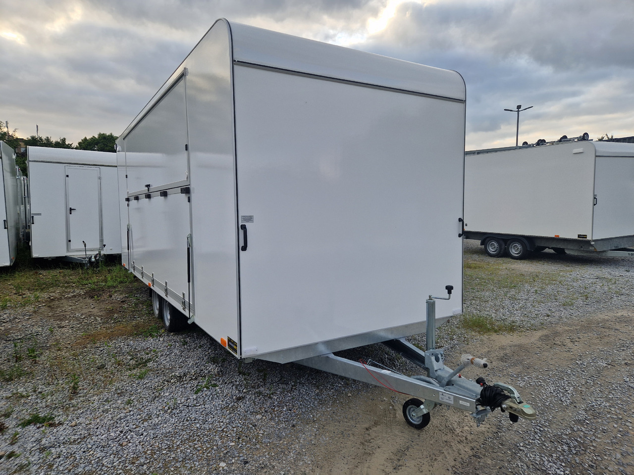 Event Trailer Koffer TWSP M 600T.01 600x220x217cm Seitenklappe Treppe Tür 230V Licht IL 2700kg 100 - Remolque venta ambulante: foto 5 Event Trailer Koffer TWSP M 600T.01 600x220x217cm Seitenklappe Treppe Tür 230V Licht IL 2700kg 100 - Remolque venta ambulante: foto 5
