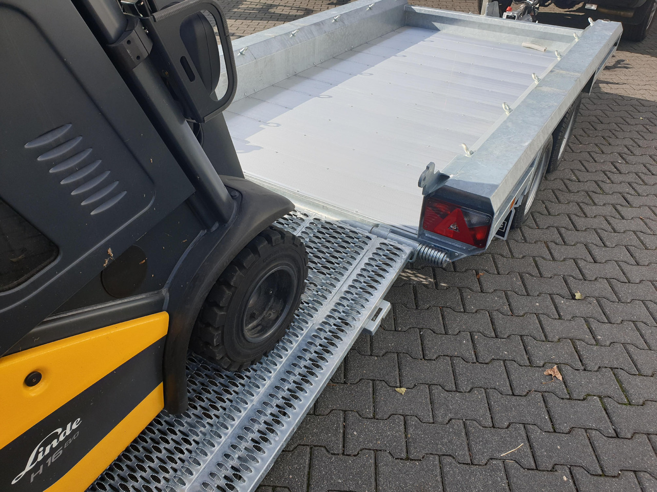 HULCO TERRAX Aluboden 294x150x27cm Heckrampe 150cm (M) 3500kg - Remolque porta maquinaria: foto 4 HULCO TERRAX Aluboden 294x150x27cm Heckrampe 150cm (M) 3500kg - Remolque porta maquinaria: foto 4