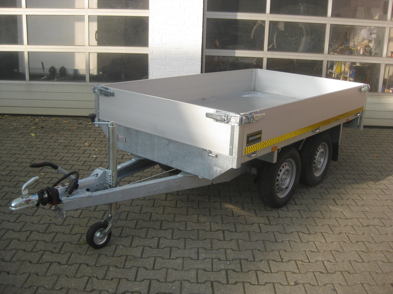 Heck Kipper 260x150x30cm Lfh: 72cm Elektrisch & NHP Funk (S) 2000kg - Remolque volquete: foto 3 Heck Kipper 260x150x30cm Lfh: 72cm Elektrisch & NHP Funk (S) 2000kg - Remolque volquete: foto 3