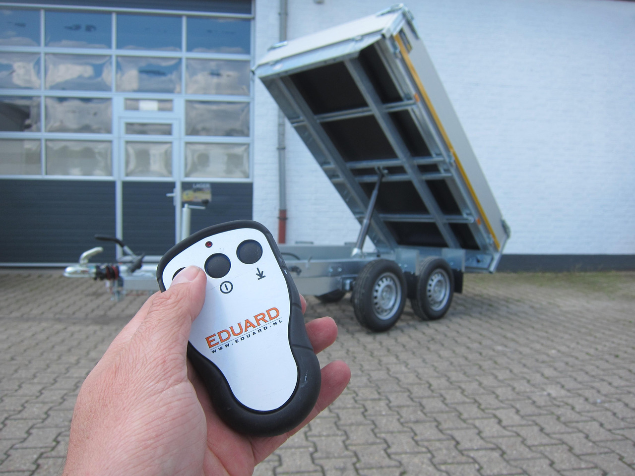 Heck Kipper 260x150x30cm Lfh: 72cm Elektrisch & NHP Funk (S) 2000kg - Remolque volquete: foto 1 Heck Kipper 260x150x30cm Lfh: 72cm Elektrisch & NHP Funk (S) 2000kg - Remolque volquete: foto 1