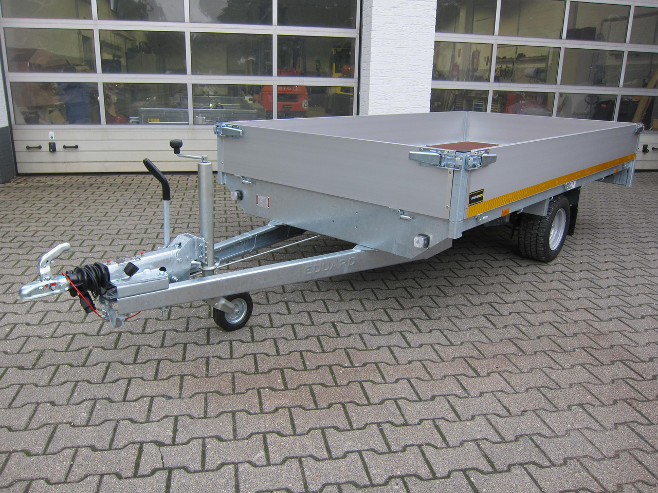 Hochlader 310x160x30cm Lfh: 56cm 10" niedrig Fahrwerk (M) 1350kg - Remolque de coche: foto 2 Hochlader 310x160x30cm Lfh: 56cm 10" niedrig Fahrwerk (M) 1350kg - Remolque de coche: foto 2