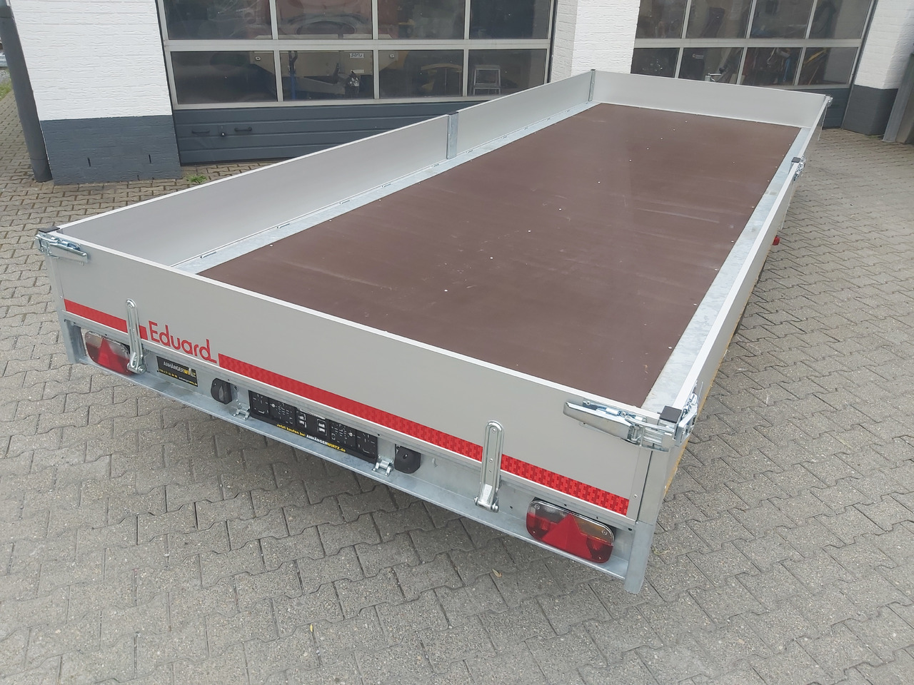 Hochlader 556x200x30cm 13" niedrig Fahrwerk 3500kg Abverkauf Aktion - Remolque plataforma/ Caja abierta: foto 5 Hochlader 556x200x30cm 13" niedrig Fahrwerk 3500kg Abverkauf Aktion - Remolque plataforma/ Caja abierta: foto 5