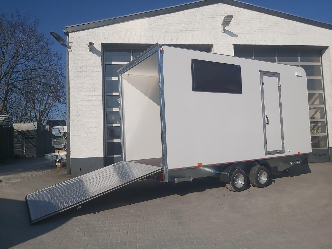 Remolque caja cerrada Hochlader Koffer TFSP 420T.01 420x200x210cm Heckrampe Seitentür 2 Fenster+ DL 230V IL 2700kg 100km/H: foto 10