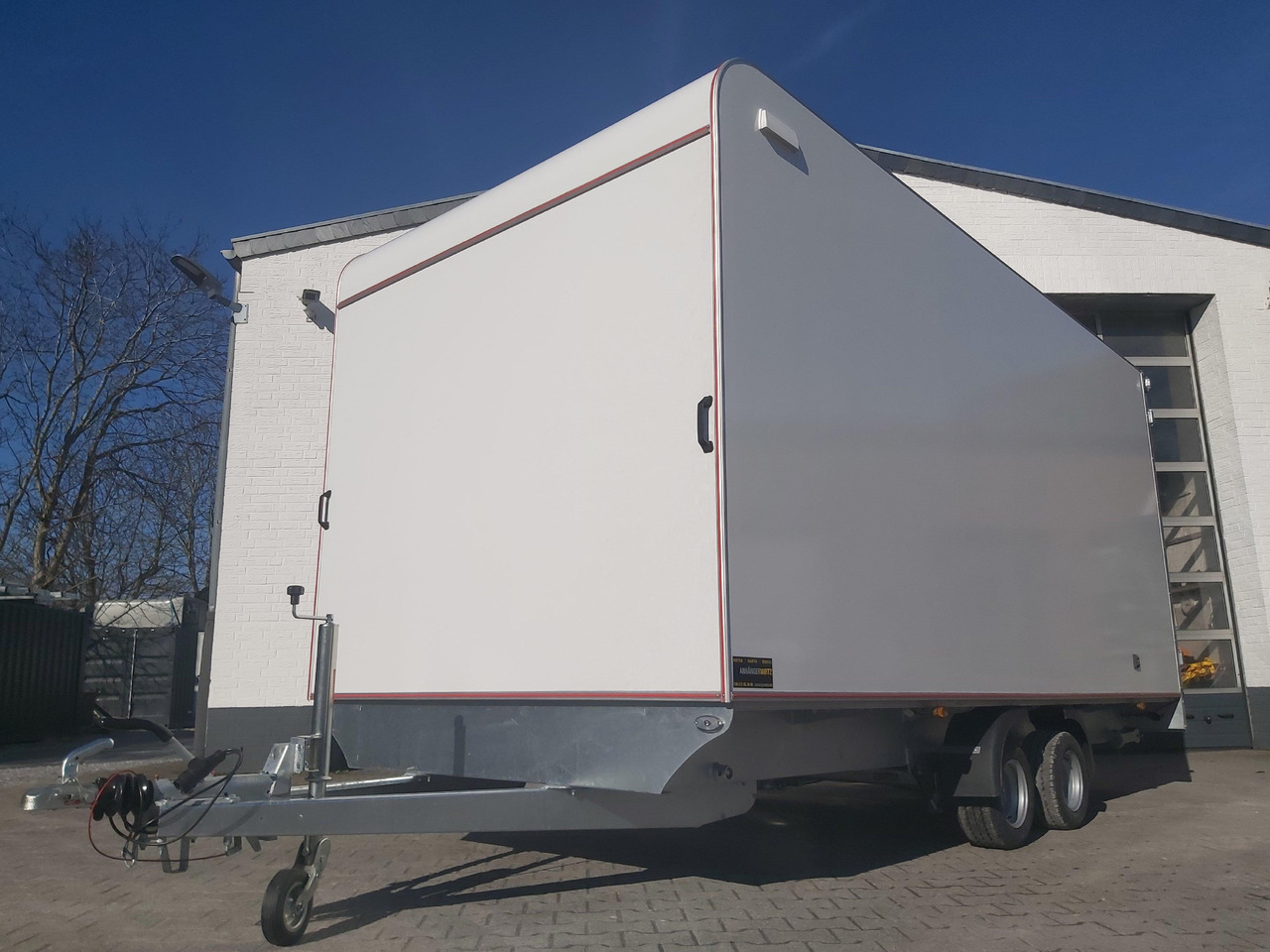 Hochlader Koffer TFSP 470T.00 470x220x210cm aero Zurrsystem 10" 100km/H 2700kg - Remolque caja cerrada: foto 3 Hochlader Koffer TFSP 470T.00 470x220x210cm aero Zurrsystem 10" 100km/H 2700kg - Remolque caja cerrada: foto 3