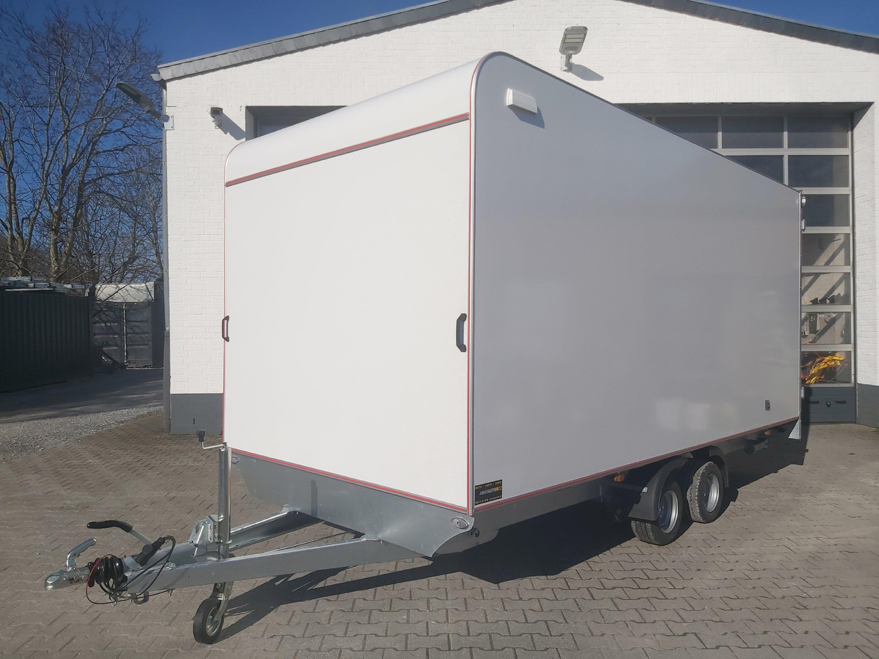 Hochlader Koffer TFSP 470T.00 470x220x210cm aero Zurrsystem 10" 100km/H 2700kg - Remolque caja cerrada: foto 2 Hochlader Koffer TFSP 470T.00 470x220x210cm aero Zurrsystem 10" 100km/H 2700kg - Remolque caja cerrada: foto 2