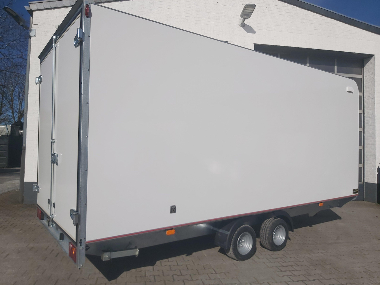 Hochlader Koffer TFSP 500T.00 500x220x210cm aero Zurrsystem 10 Zoll (XXL) 100km/H 2700kg - Remolque caja cerrada: foto 5 Hochlader Koffer TFSP 500T.00 500x220x210cm aero Zurrsystem 10 Zoll (XXL) 100km/H 2700kg - Remolque caja cerrada: foto 5
