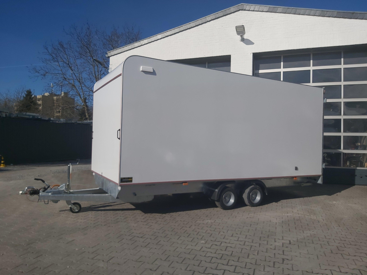 Hochlader Koffer TFSP 500T.00 500x220x210cm aero Zurrsystem 10 Zoll (XXL) 100km/H 2700kg - Remolque caja cerrada: foto 2 Hochlader Koffer TFSP 500T.00 500x220x210cm aero Zurrsystem 10 Zoll (XXL) 100km/H 2700kg - Remolque caja cerrada: foto 2