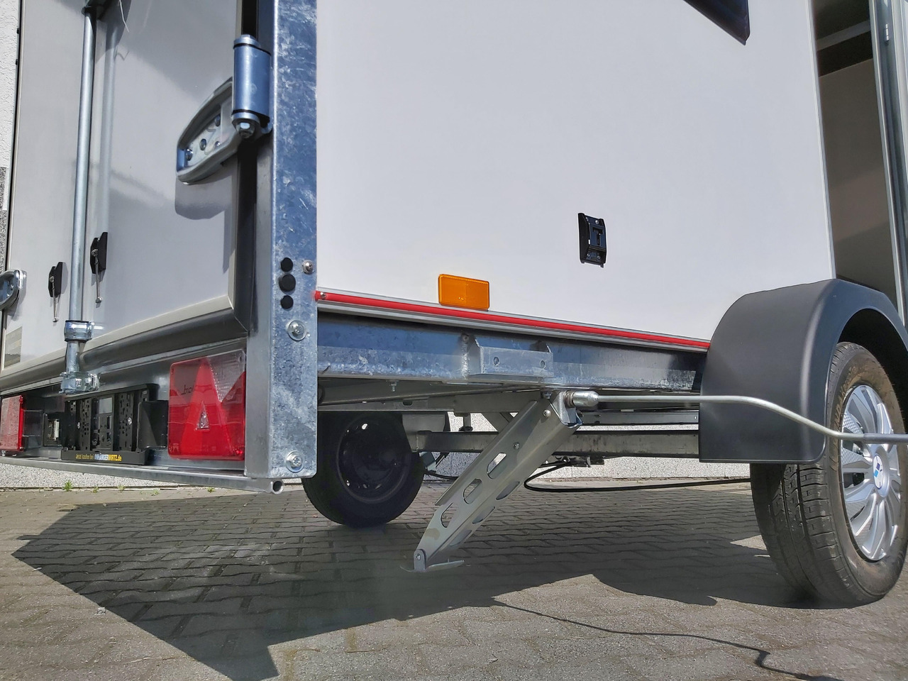 Caravana Kargo Camp TFS S Midi 320x150x150cm aero LUX Bett Fenster Seitentür Dachluke Strom 750kg Bremse 2024: foto 11