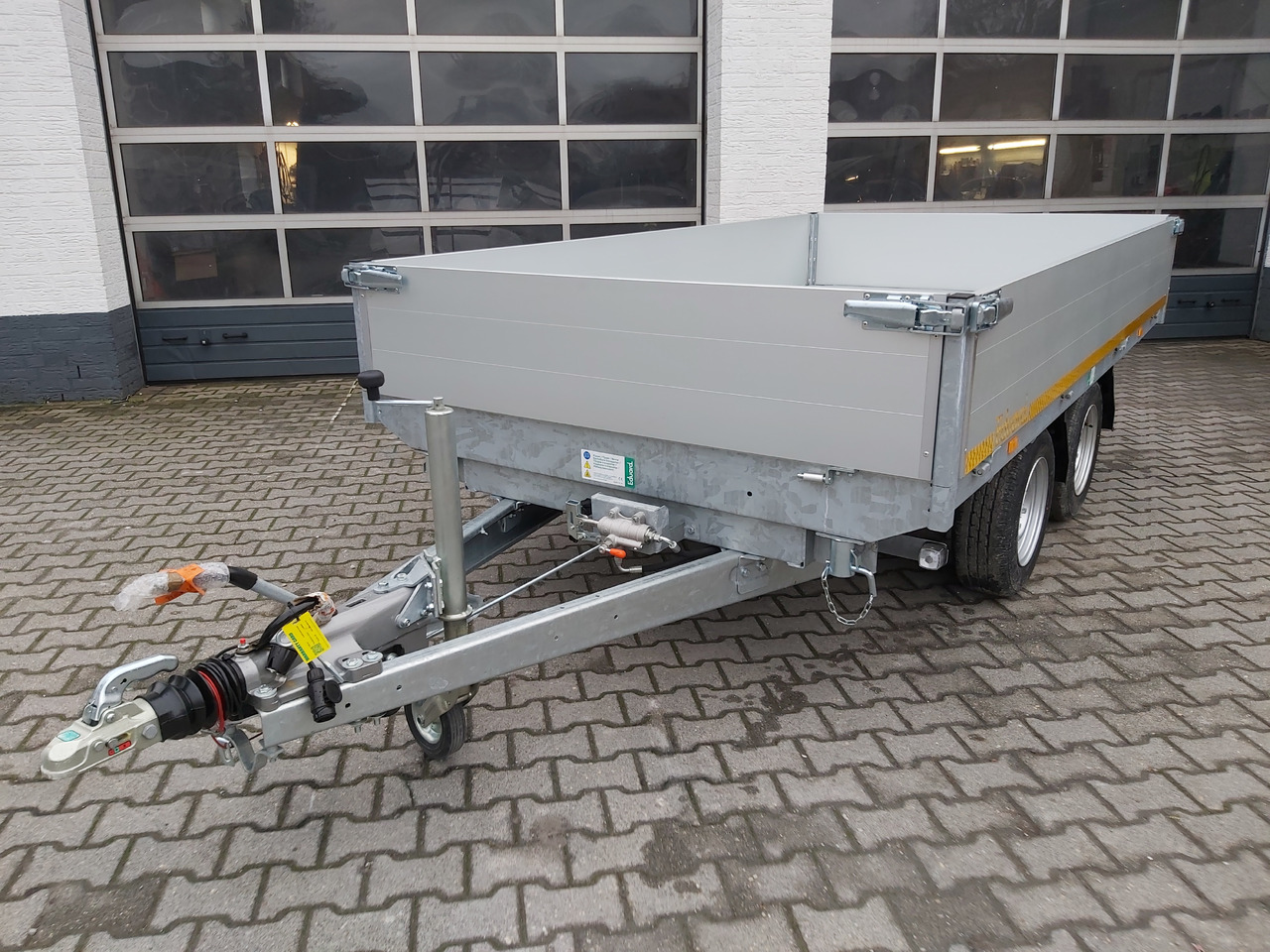 Kipper 330x180x40cm Elektrisch+Notpumpe Profi Rahmen+ (L) 3500kg Abverkauf 2te Wahl - Remolque volquete: foto 3 Kipper 330x180x40cm Elektrisch+Notpumpe Profi Rahmen+ (L) 3500kg Abverkauf 2te Wahl - Remolque volquete: foto 3