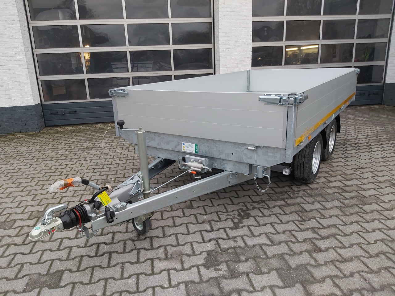 Kipper 330x180x40cm Elektrisch+Notpumpe Profi Rahmen+ (L) 3500kg Abverkauf 2te Wahl - Remolque volquete: foto 4 Kipper 330x180x40cm Elektrisch+Notpumpe Profi Rahmen+ (L) 3500kg Abverkauf 2te Wahl - Remolque volquete: foto 4