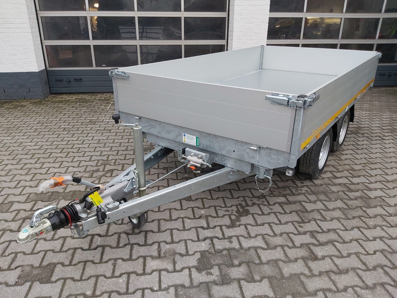 Kipper 330x180x40cm Elektrisch+Notpumpe Profi Rahmen+ (L) 3500kg Abverkauf 2te Wahl - Remolque volquete: foto 2 Kipper 330x180x40cm Elektrisch+Notpumpe Profi Rahmen+ (L) 3500kg Abverkauf 2te Wahl - Remolque volquete: foto 2
