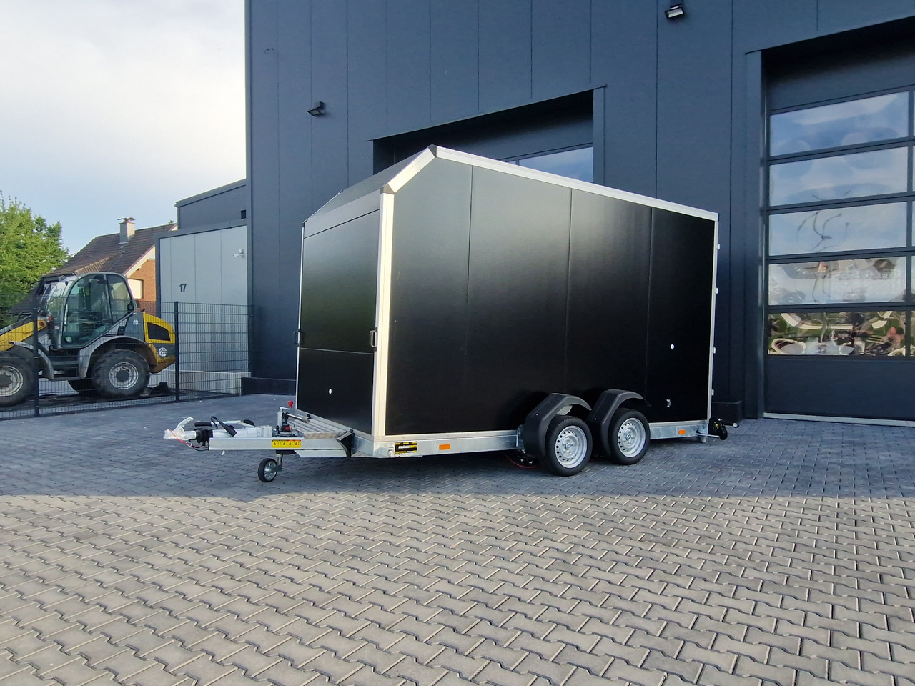 Kofferanhänger EasyLift L+ 3500 350x163x230cm black aerodynamisch 3500kg - Remolque porta maquinaria: foto 2 Kofferanhänger EasyLift L+ 3500 350x163x230cm black aerodynamisch 3500kg - Remolque porta maquinaria: foto 2