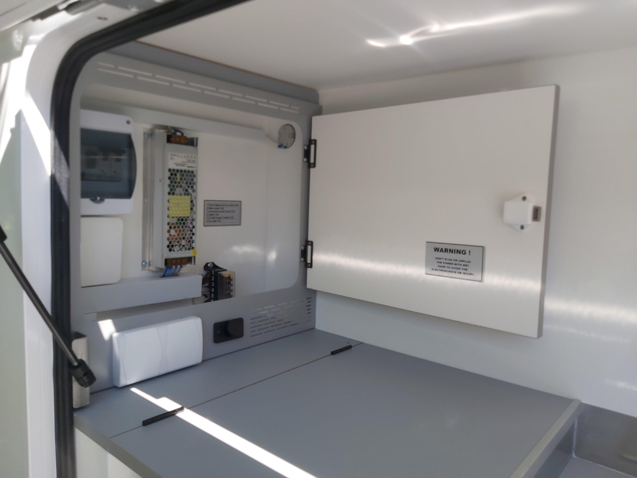 Caravana Mini Camper Mini Tommy TMC25 Basic V1 252x140x121cm Küche 100km/H 750kg ohne Bremse Winter Aktion: foto 12