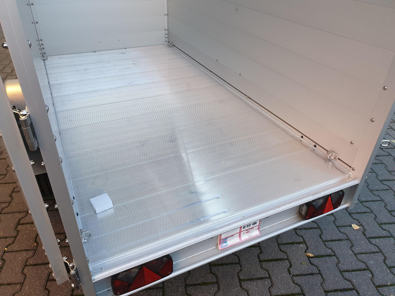 PKW Anhänger Koch Aluline 4.13 Deckel Hecktür Aluboden DV 250x125x125cm 1300kg 100 km/H Modell 23 - Remolque caja cerrada: foto 4 PKW Anhänger Koch Aluline 4.13 Deckel Hecktür Aluboden DV 250x125x125cm 1300kg 100 km/H Modell 23 - Remolque caja cerrada: foto 4