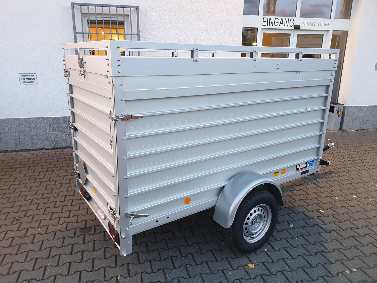 PKW Anhänger Koch Aluline 4.13 Deckel Hecktür Aluboden DV 250x125x125cm 1300kg 100 km/H Modell 23 - Remolque caja cerrada: foto 2 PKW Anhänger Koch Aluline 4.13 Deckel Hecktür Aluboden DV 250x125x125cm 1300kg 100 km/H Modell 23 - Remolque caja cerrada: foto 2