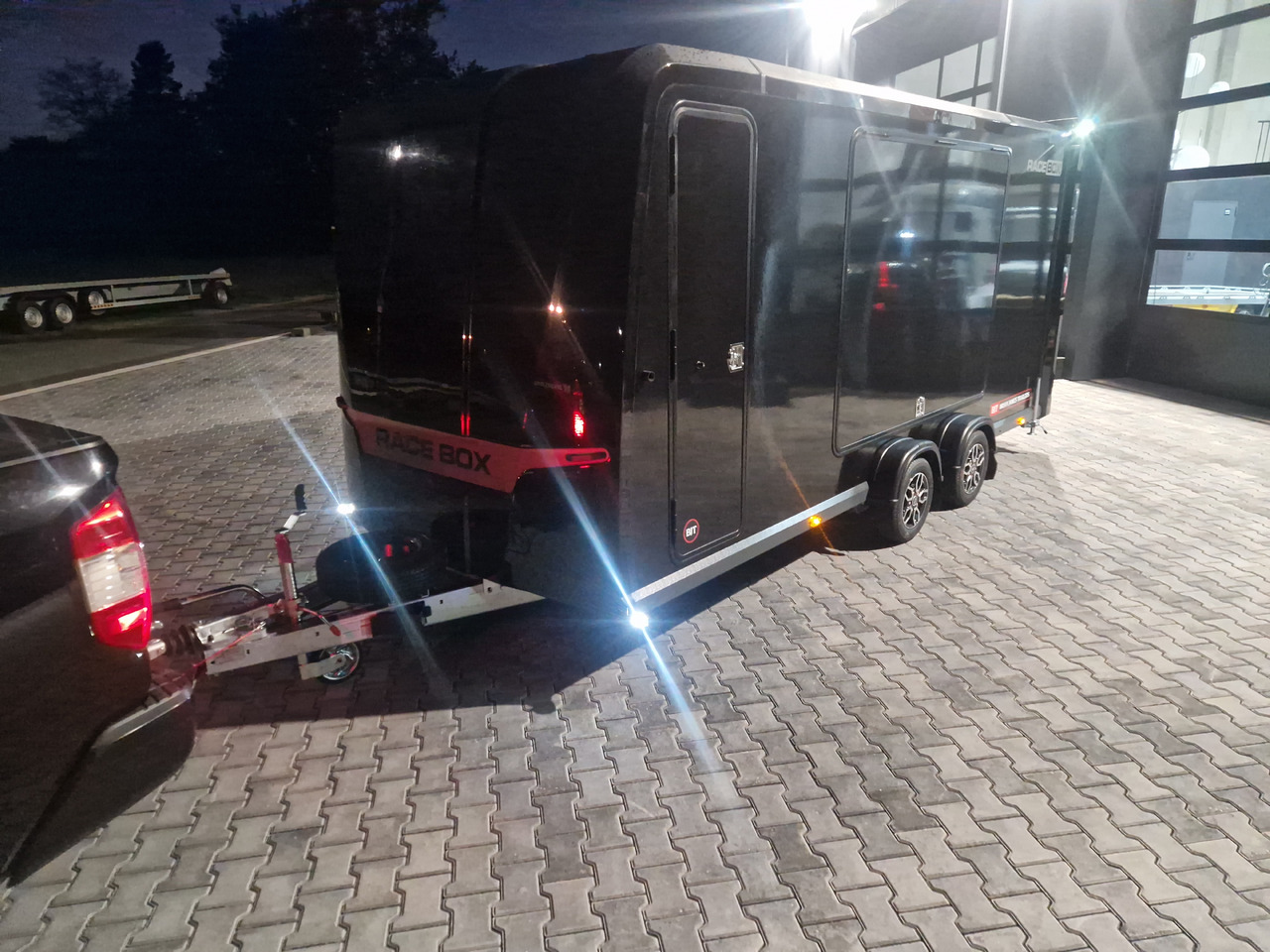 Remolque de coche Race BOX 610-5019-30-2-12-B 500x195x200cm Flügeltüren Rückfahrkamera Lüfter 3000kg: foto 6