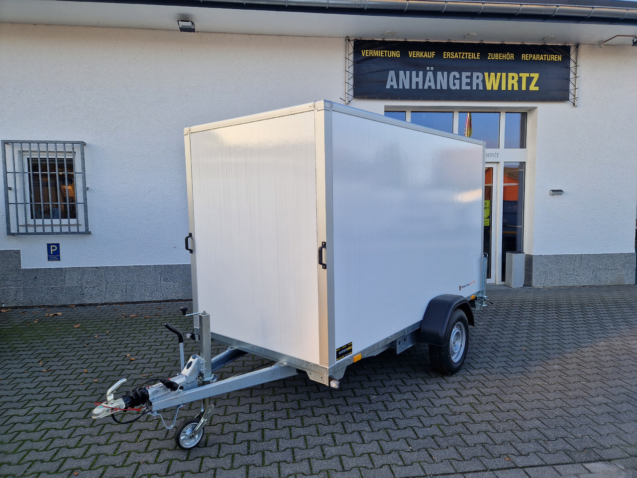 Saris Koffer GO 306 154 180 1500 1 306x154x180cm GFK weiß (M) 1500kg - Remolque caja cerrada: foto 1 Saris Koffer GO 306 154 180 1500 1 306x154x180cm GFK weiß (M) 1500kg - Remolque caja cerrada: foto 1