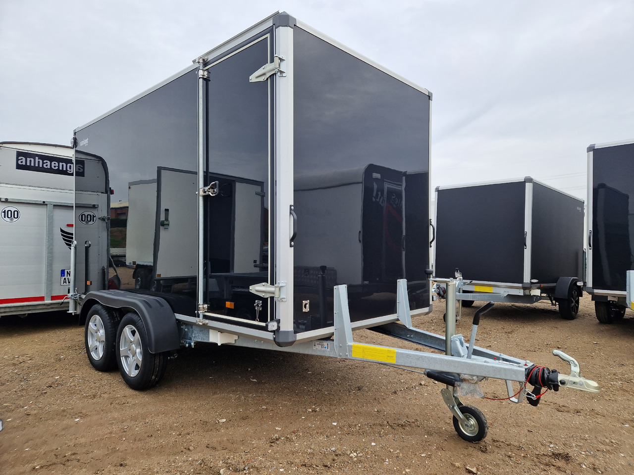 Variant 2517 C4 Edition black 346x168x188cm Seitentür Alufelgen 2500kg 100km/H - Remolque caja cerrada: foto 1 Variant 2517 C4 Edition black 346x168x188cm Seitentür Alufelgen 2500kg 100km/H - Remolque caja cerrada: foto 1