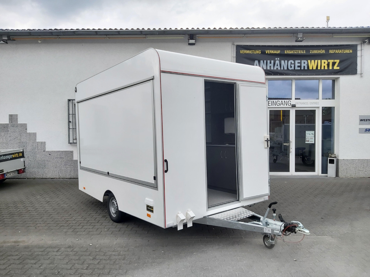Verkaufsanhänger VK P 360 220 aero 360cm 300cm Kühltheke Ausstattung Verkaufklappe Profi (L) 1300kg - Remolque venta ambulante: foto 3 Verkaufsanhänger VK P 360 220 aero 360cm 300cm Kühltheke Ausstattung Verkaufklappe Profi (L) 1300kg - Remolque venta ambulante: foto 3