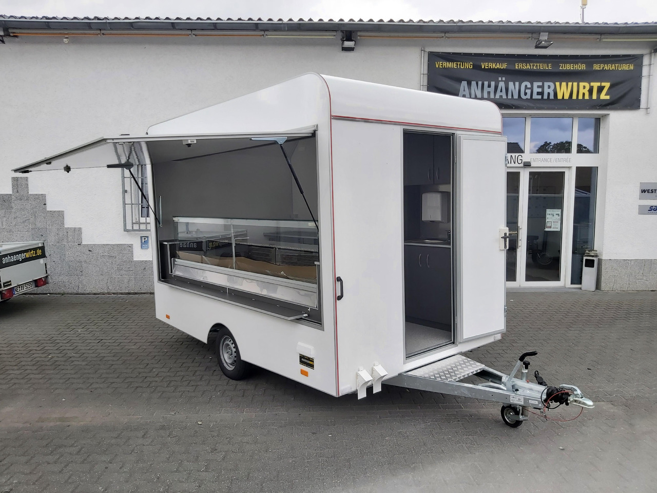 Verkaufsanhänger VK P 360 220 aero 360cm 300cm Kühltheke Ausstattung Verkaufklappe Profi (L) 1300kg - Remolque venta ambulante: foto 1 Verkaufsanhänger VK P 360 220 aero 360cm 300cm Kühltheke Ausstattung Verkaufklappe Profi (L) 1300kg - Remolque venta ambulante: foto 1