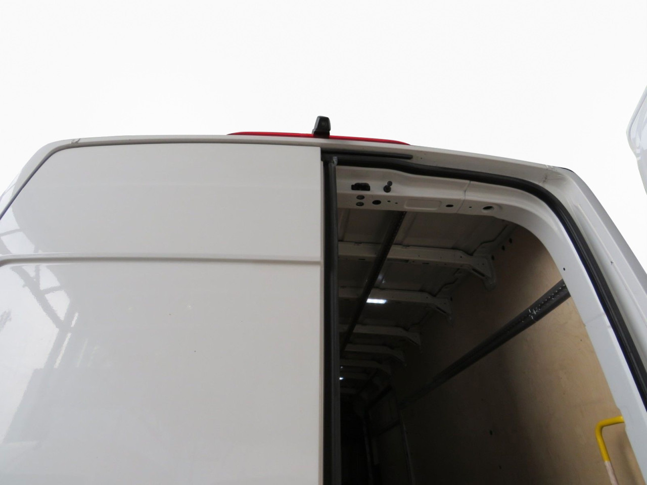 VOLKSWAGEN Crafter 35 L4H3 Kasten Euro6 Klima ZV - Furgón: foto 4 VOLKSWAGEN Crafter 35 L4H3 Kasten Euro6 Klima ZV - Furgón: foto 4