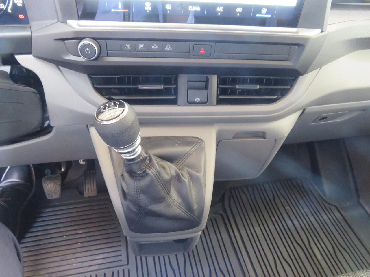 Furgoneta pequeña VOLKSWAGEN T7 Transporter 2.0 TDI 81 kW Kasten Klima ZV: foto 6