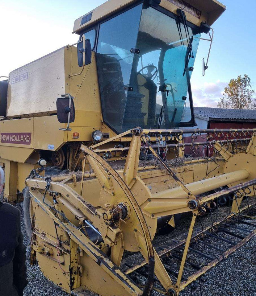 New Holland 8050 - Cosechadora de granos: foto 1 New Holland 8050 - Cosechadora de granos: foto 1