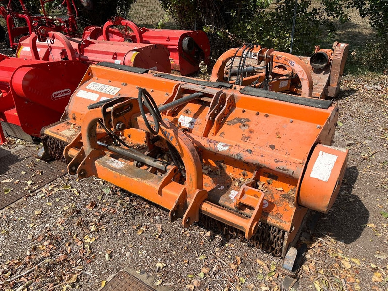 Falc AGILA 2300 - Desbrozadora de martillos: foto 2 Falc AGILA 2300 - Desbrozadora de martillos: foto 2