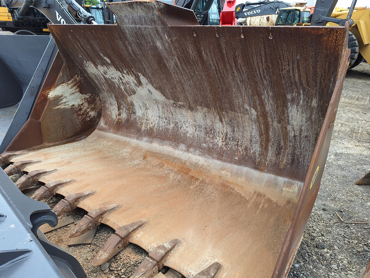 Caterpillar Loader bucket 3300 mm - Cazo cargador: foto 1 Caterpillar Loader bucket 3300 mm - Cazo cargador: foto 1