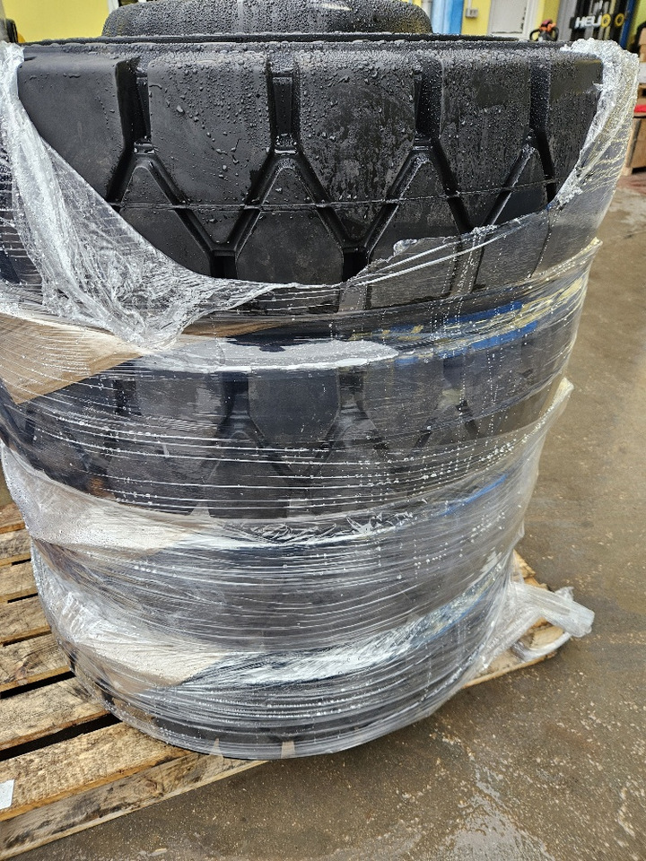SOLID tires - Rueda completa para Excavadora de ruedas: foto 3 SOLID tires - Rueda completa para Excavadora de ruedas: foto 3