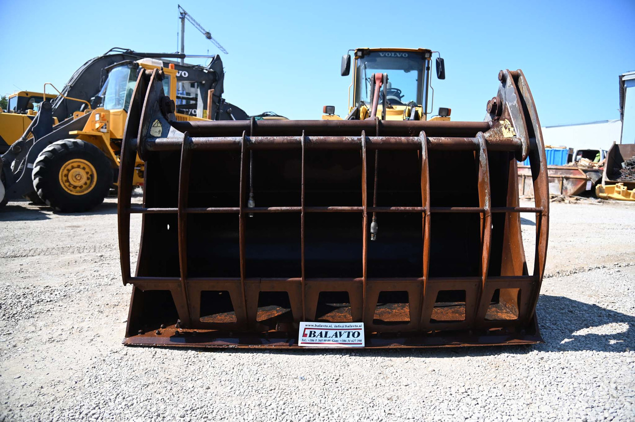 TREVI BENNE loader bucket 2500 mm - Cazo cargador: foto 1 TREVI BENNE loader bucket 2500 mm - Cazo cargador: foto 1
