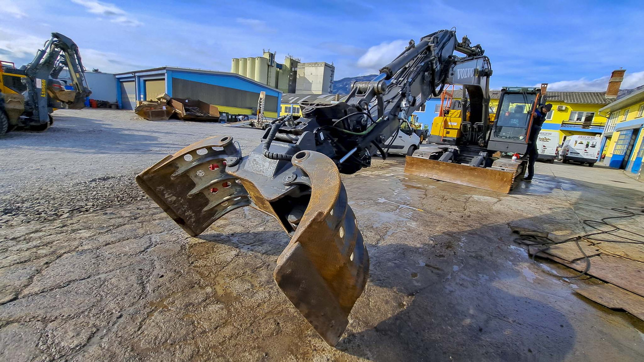 VOLVO ECR235EL - Excavadora de cadenas: foto 2 VOLVO ECR235EL - Excavadora de cadenas: foto 2